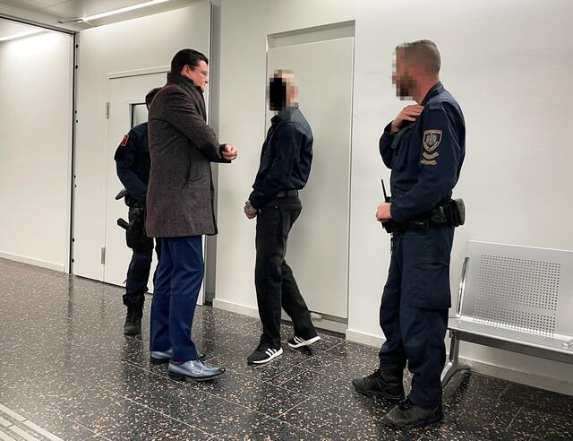 Top-Anwalt Nikolaus Mitrovits verteidigte den Transportunternehmer. | Foto: Gernot Heigl