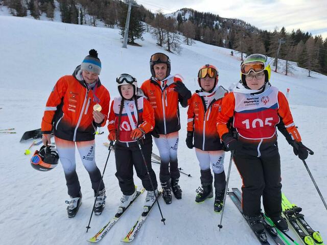 Das sind die erfolgreichen Skifahrer des Inklusionsteams Joglland. | Foto: Special Olympics Liechtenstein