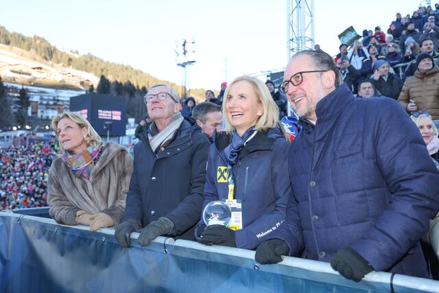 Im Bild v.l.: Christina Haslauer, Landeshauptmann Wilfried Haslauer, Roswitha Stadlober, ÖSV-Präsidentin und Bundeskanzler Alexander Schallenberg | Foto: Land Salzburg / Franz Neumayr