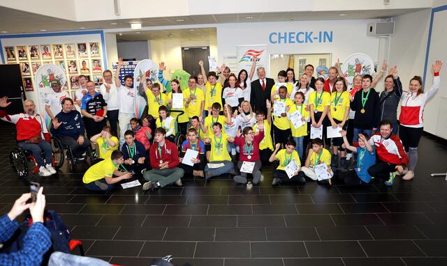 Rund 35 Schülerinnen und Schüler kamen im Sportpark Klagenfurt zusammen. | Foto: LPD/Kuess