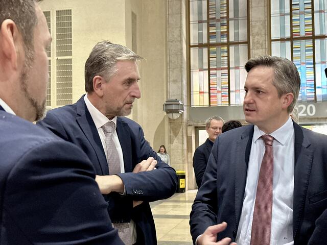 Günther Felßner, Präsident des Bayrischen Bauernverbandes, Kammerpräsident Johannes Schmuckenschlager. Günther Felßner (links) wird als kommender Agrarminister in Deutschland gehandelt.

  | Foto: NÖ Bauernbund