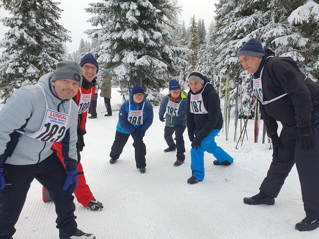 Die Diakonie-Langläufer: Andreas Groinig, Herbert Winkler, Claus Kaltenbacher, Paul Nusitz, Rene Wernig und Andreas Unterberger.  | Foto: Privat