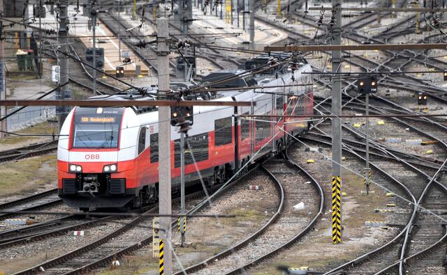 Am Freitag, 7. Februar, kam es zu einem Oberleitungsschaden zwischen Westbahnhof und Hütteldorf. Besonders die S50 ist von Ausfällen betroffen. (Symbolfoto) | Foto: ROLAND SCHLAGER / APA / picturedesk.com
