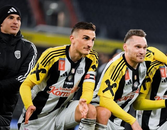 Ivan Ljubic, LASK-Kapitän Philipp Ziereis und Maximilian Entrup (v.l.n.r.) wollen den Schwung vom Cupsieg gegen Salzburg für das Linzer Derby mitnehmen.  | Foto: B. Reischl
