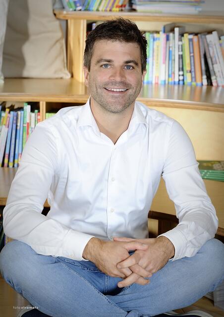 Michael Waldner leitet die Volksschulen Eibiswald und St. Oswald ob Eibiswald. Er sieht einen Unterschied zwischen Schulen im urbanen und ländlichen Gebiet, was die Nutzung von Handys anbelangt. | Foto: Strametz