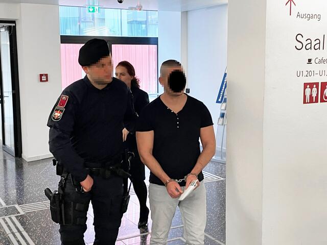 Der Ungar bekannte sich zum Vorwurf des bewaffneten Raubüberfalles schuldig. | Foto: Gernot Heigl