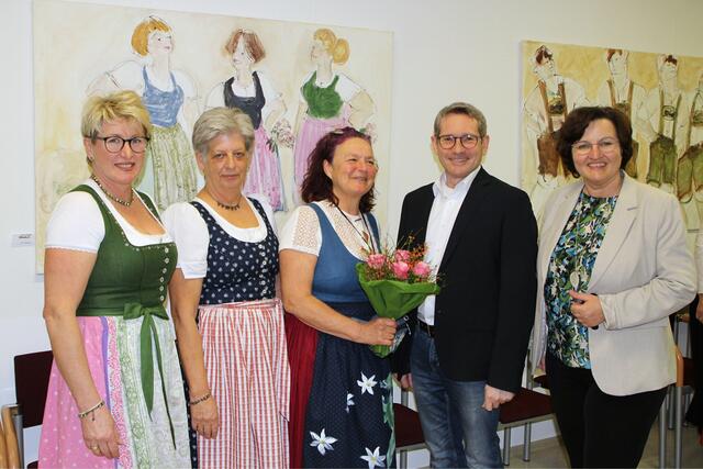 v.l.n.r: Gerlinde Arzt, Elisabeth Fellinger, Kerstin Kager, Bürgermeister Harald Grubmair und Vizebgm. Eva Wahlmüller | Foto: Wahlmüller