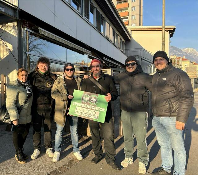 Tivoli Nord übergibt einen Scheck in Höhe von 14.000 Euro an den Verein für Obdachlose. | Foto: Tivoli Nord