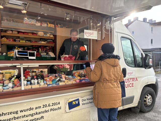 Frederike Brantner hat nur einen kleine Pension und ist auf den Soogut- Bus angewiesen.  | Foto: Martina Schweller