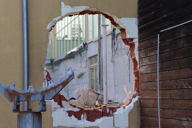 Das Gebäude scheint nach und nach zu verfallen. | Foto: Nimpf