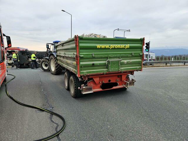 Traktor konnte nicht mehr rechtzeitig anhalten | Foto: Berufsfeuerwehr Klagenfurt