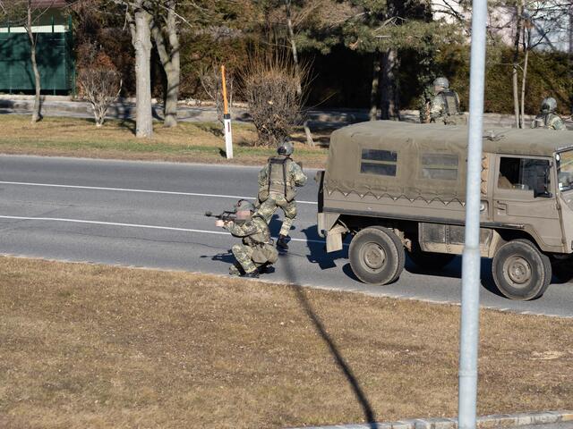 Rund 70 Soldaten waren für eine Übung in Neunkirchen unterwegs. | Foto: Santrucek