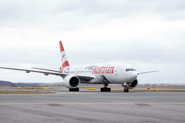 Die Maschine wurde mit einer modernen Interpretation von Johann Strauss beklebt und fliegt noch am Freitag auf die Malediven. | Foto: Austrian Airlines/Amer