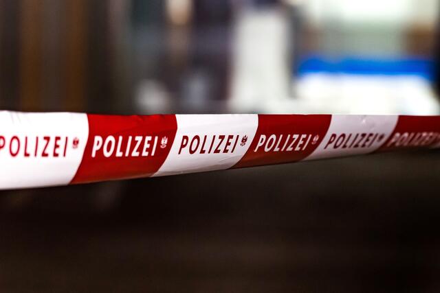 In Steinerkirchen an der Traun stieß ein Lenker mit einem anderen Pkw zusammen, weil er in der Nacht auf die Gegenfahrbahn abkam. | Foto: FOTOKERSCHI.AT/ KERSCHBAUMMAYR