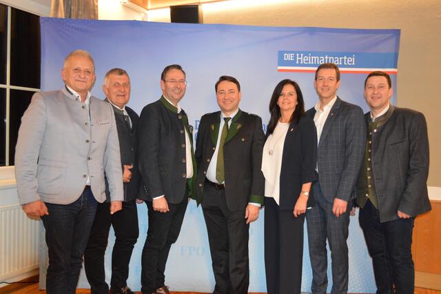 V. l.: Harald Wintersteiger, Gerhard Harant, Hermann Brückl, Manfred Haimbuchner, Marianne Hacker, Thomas Schererbauer und Stefan Schneebauer. | Foto: FPÖ