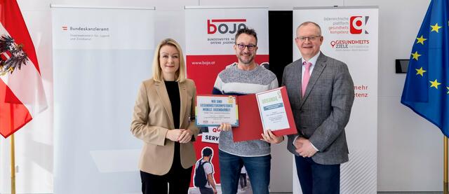 „Familie &amp; Jugend“ Bernadett Humer (Bundeskanzleramt), Ralf Müller (Einrichtungsleiter GEH.BEAT Klosterneuburg) und Klaus Ropin, Leiter des Fonds Gesundes Österreich und Vertreter der Österreichischen Plattform Gesundheitskompetenz. | Foto: bOJA/Stefan Zamisch