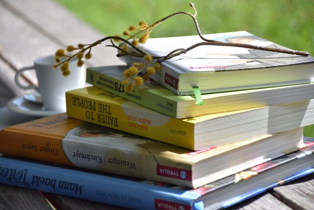 Zum Beispiel finden Leseratten in der Gebietsbetreuung Favoriten Gleichgesinnte. Das "Plaudertischerl" findet jeden zweiten Mittwoch statt. | Foto: Barbara Fluckinger