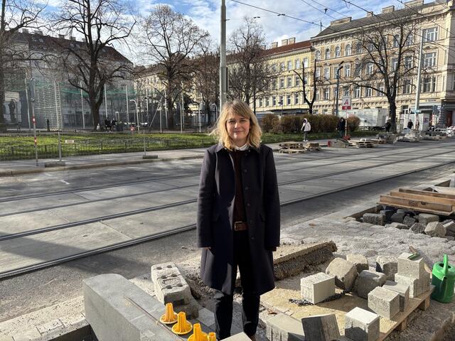 Bezirksvorsteherin Stefanie Lamp (SPÖ) gibt ein wichtiges Update.  | Foto: Ipirotis/MeinBezirk