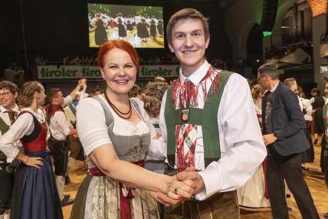 LR Cornelia Hagele beim ersten Tanz | Foto: Die Fotografen/MeinBezirk