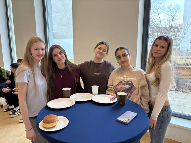 Madeleine, Clea, Mira, Anita und Lena vom Europagymnasium Leoben | Foto: MeinBezirk/Jung