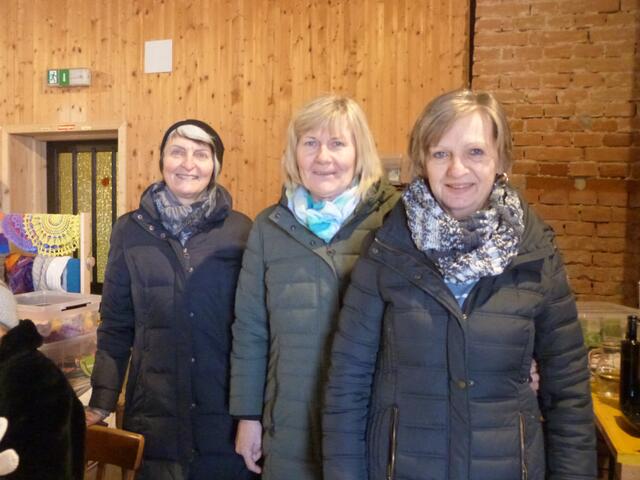 Auch die Damen traten mit den Besucherinnen und Besuchern ins Gespräch. 