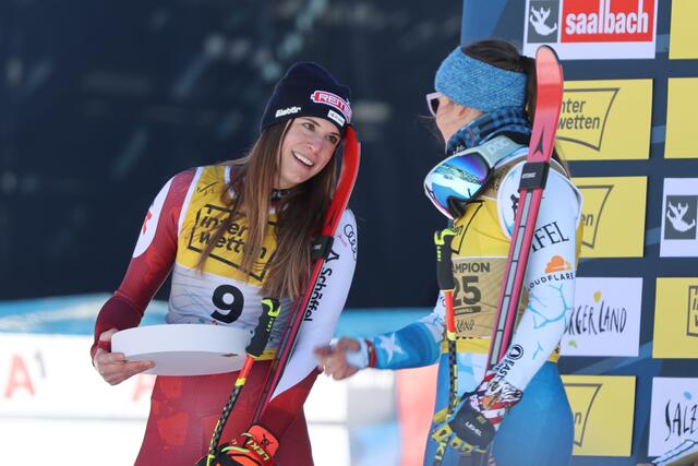  Alpine Skiweltmeisterschaft, Saalbach2025, Ski-WM2025 in Saalbach-Hinterglemm, im Bild: Silbermedaillengewinnerin der Damenabfahrt Mirjam Puchner mit Weltmeisterin Breezy Jones (USA) | Foto: Land Salzburg / Franz Neumayr