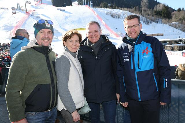 Alpine Skiweltmeisterschaft, Saalbach2025, Ski-WM2025 in Saalbach-Hinterglemm, im Bild: Landtagspräsidentin Brigitta Pallauf und Landesrat Martin Zauner bei der Abfahrt der Damen mit dem Landeshauptmann aus Oberösterreich, Thomas Stelzer und Landesrat Markus Achleitner (OÖ). | Foto: Land Salzburg / Franz Neumayr