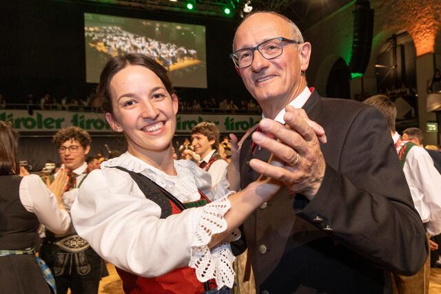 Landeshauptmann Anton Mattle beim ersten Tanz | Foto: Die Fotografen/MeinBezirk