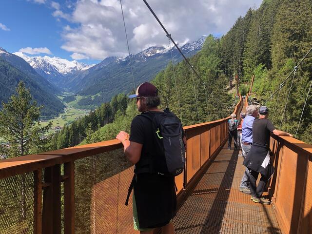 Neues Highlight im Stubaital: Die fast 110 Meter lange Hängebrücke oberhalb von Neustift. | Foto: Kainz