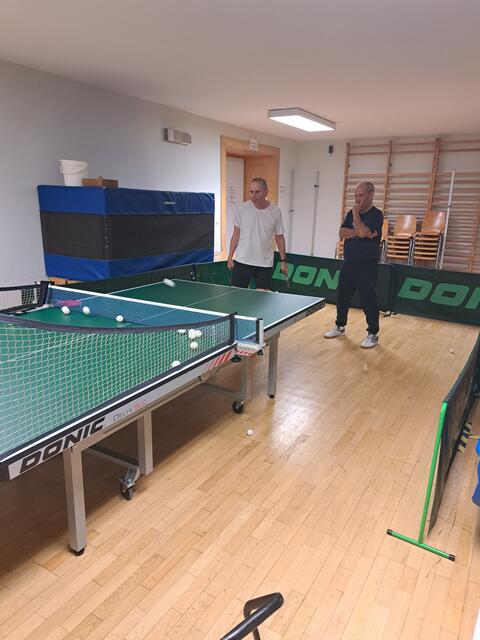 Harald Koller mit Robert beim Roboter Training