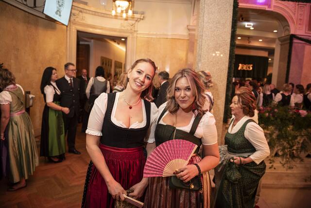 Am Samstag feierten tausende geladene Gäste am 123. Grazer Oblerlandlerball in Graz.  | Foto: Zemasch