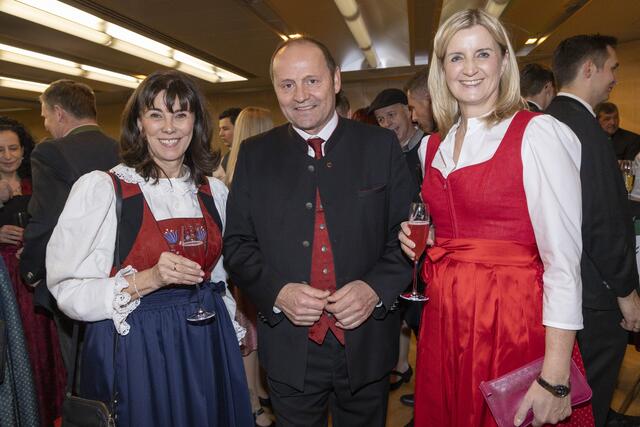 WKO-Vizepräsidentin Martha Schultz, LHStv. Josef Geisler und Daniela Kampfl (Bürgermeisterin Mils) | Foto: Die Fotografen/MeinBezirk