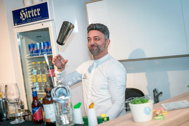 Top-Gastronom Igor Vasiljevic kreierte unter anderem köstliche Cocktails für das Premierenpublikum.