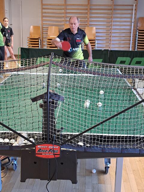 Lambert Frey beim Roboter Training.