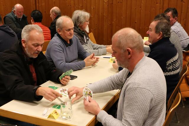 Die Schnapser saßen Schulter an Schulter | Foto: Gerhard Langmann