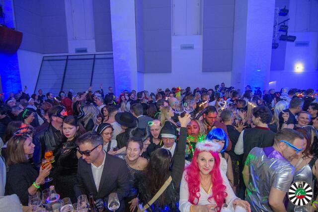 Hölle und Himmel beim jährlichen Faschingsgschnas des Round Table 6 Wels. Heuer in den Minoriten unter dem Motto Electric Church. | Foto: Round Table 6 /Rene Hauser
