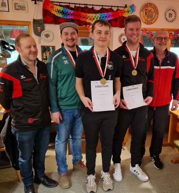 Bezirksmeisterschaft Luftgewehr 2025. Lorenz Egger, (Mitte), aus Naarn überraschte mit seinem Sieg in der Allgemeinen Klasse.  | Foto: Schützenverein Pabneukirchen