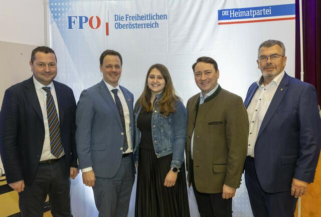 Arthur Kroismayr, Gerhard Kaniak, Katharina Huber, Manfred Haimbuchner und Rudolf Kroiß (v.l.). | Foto: FPÖ Bezirk Vöcklabruck