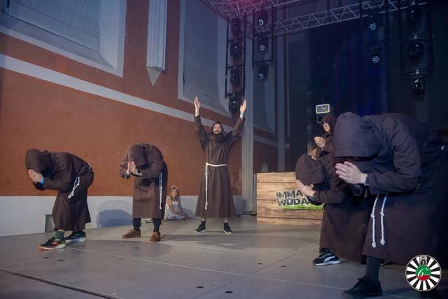 Hölle und Himmel beim jährlichen Faschingsgschnas des Round Table 6 Wels. Heuer in den Minoriten unter dem Motto Electric Church. | Foto: Round Table 6 /Rene Hauser