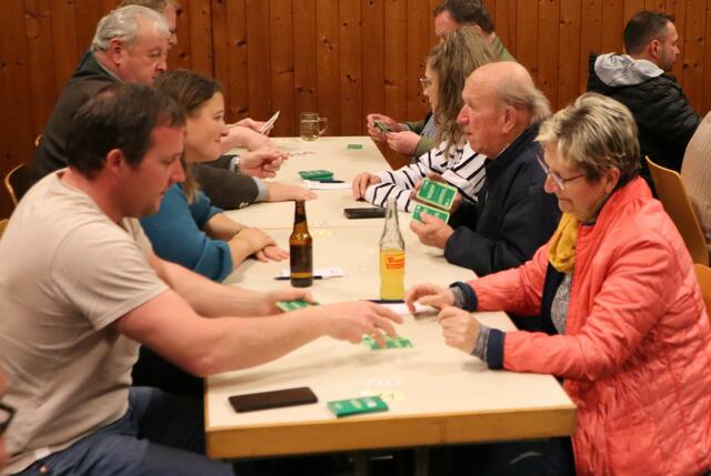 Es wurde sehr genau auf die Finger geschaut | Foto: Gerhard Langmann