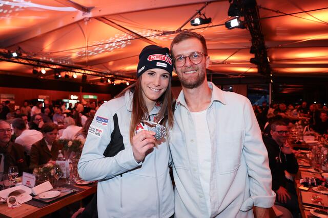 Mirjam Puchner mit ihrem Lebensgefährten Franz beim Feiern. | Foto: Land Salzburg / Franz Neumayr