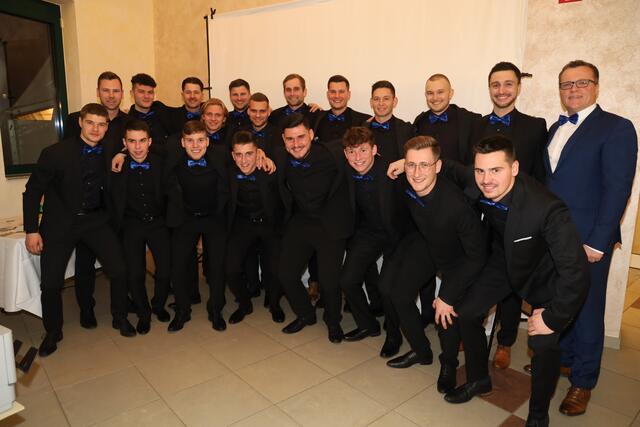 St. Stefans Kampfmannschaft machte auch im Anzug gute Figur. 