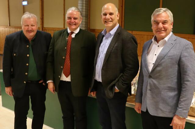 Alois Albrecher, Carl Croy, Christan Polz und Karl Bohnstingl (v.l.) freuten sich über einen fairen Verlauf | Foto: Gerhard Langmann