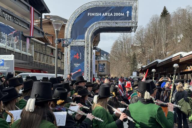 Alpine Skiweltmeisterschaft, Saalbach2025, Ski-WM2025 in Saalbach-Hinterglemm, im Bild: der Fanmarsch durch Hinterglemm vor der Herrenabfahrt. | Foto: Land Salzburg / Melanie Hutter