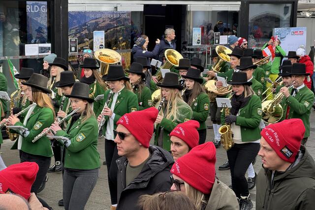 Alpine Skiweltmeisterschaft, Saalbach2025, Ski-WM2025 in Saalbach-Hinterglemm, im Bild: der Fanmarsch durch Hinterglemm vor der Herrenabfahrt. | Foto: Land Salzburg / Melanie Hutter