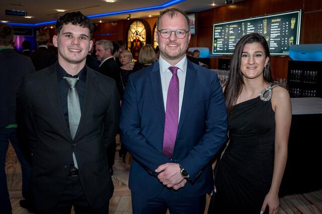 Es war seine Projektarbeit: Justin Kaus, stellvertretender Schulsprecher, leistete mit seinem insgesamt neunköpfigen Organisationsteam ganze Arbeit. Schulleiter Dir. Thomas Langer zeigte sich sichtlich hochzufrieden.