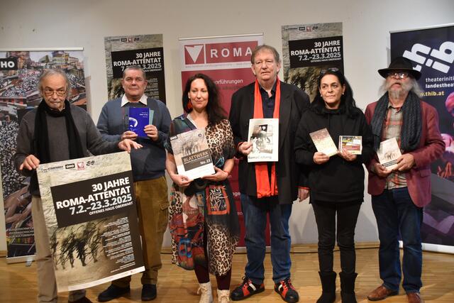 Veranstaltungsreihe zum 30-jährigen Gedenken an das Roma-Attentat im OHO: Wolfgang Horwath, Andreas Lehner, Nora Demattio (OHO Geschäftsführerin), Horst Horvath, Susanne Horvath, Peter Wagner | Foto: Michael Strini