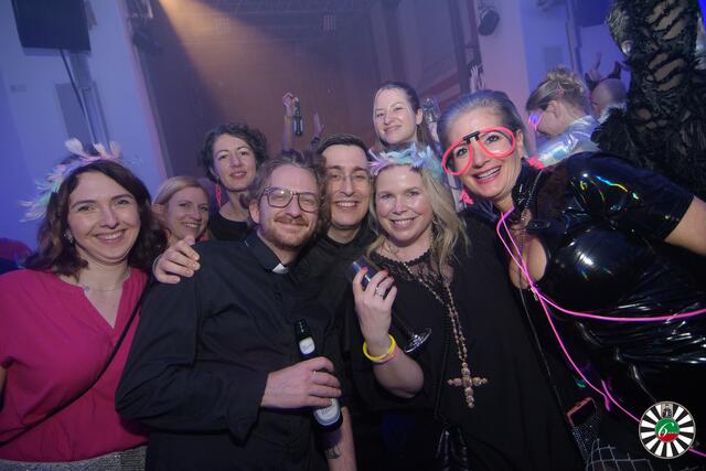 Hölle und Himmel beim jährlichen Faschingsgschnas des Round Table 6 Wels. Heuer in den Minoriten unter dem Motto Electric Church. | Foto: Round Table 6 /Rene Hauser