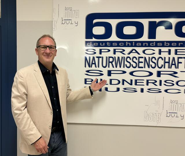 Dir Dietmar Theußl: "Die Handynutzung am BG/BORG ist in der Haus- bzw. Schulordnung klar geregelt und funktioniert gut." | Foto: Susanne Veronik