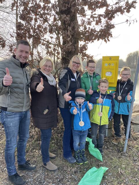 Beirat der Clean4tler Thomas Schererbauer, Margit Zopf, Obfrau der Clean4tler Christina Gattermaier-Humer, die Paten Tobias, Simon, Michael und Daniel Zopf